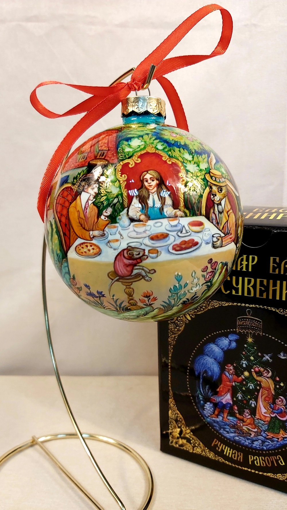 Шар новогодний с круговой авторской росписью  Палех "Алиса в стране чудес" в коробке
