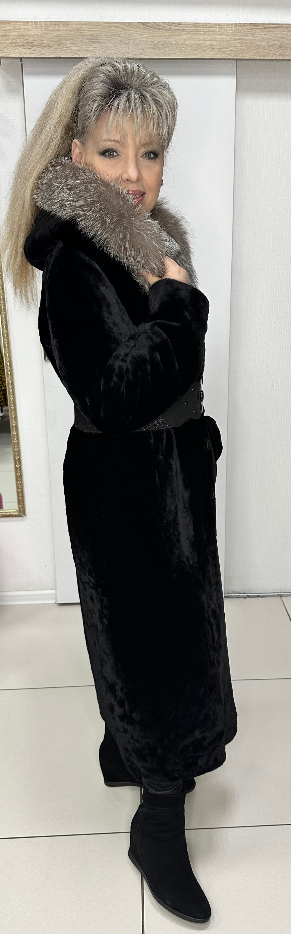 Пальто-шубка из мутона с капюшоном