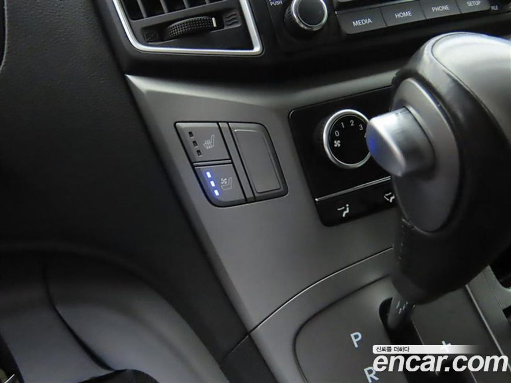 Hyundai The New Grand Starex Van 3-х местный (05.2020)