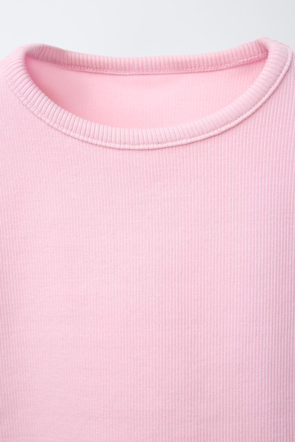 ZARA НАБОР ИЗ 2 ФУТБОЛОК В РУБЧИК С ЦВЕТОЧНЫМ ПРИНТОМ, ЦВЕТ МАЛЬВЫ