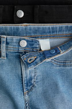 H&M Комплект из двух расклешенных джинсов с заниженной талией, черный/голубой