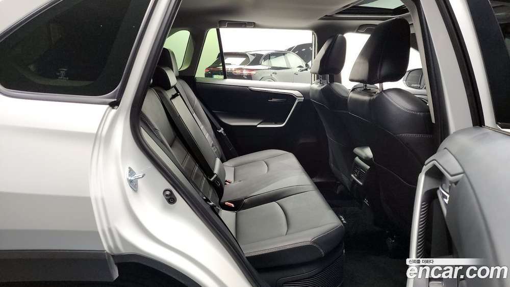 Toyota RAV4 5 Generation 2.5 2WD Hybrid XLE (06.2023)