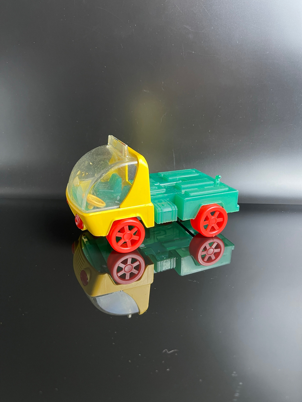 Машинка СССР игрушка детская пластмассовая 1980-1990 гг