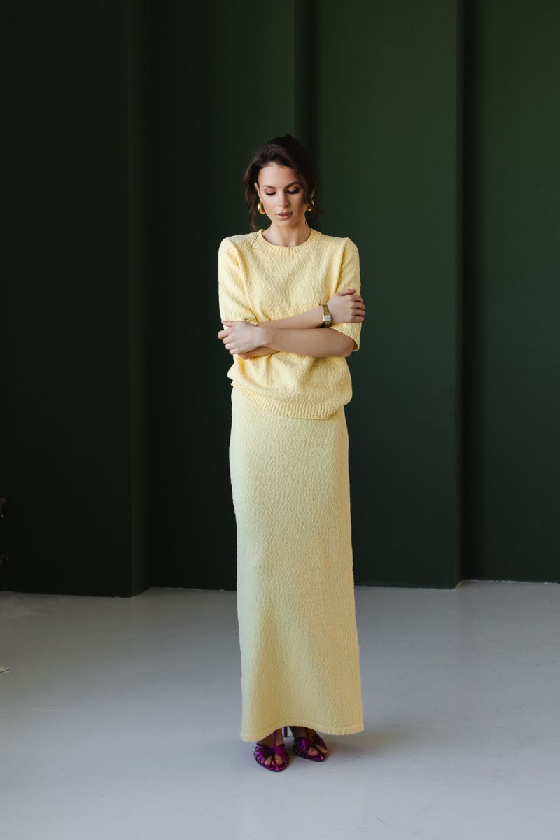 Костюм из фактурного хлопка джемпер и юбка лимонный