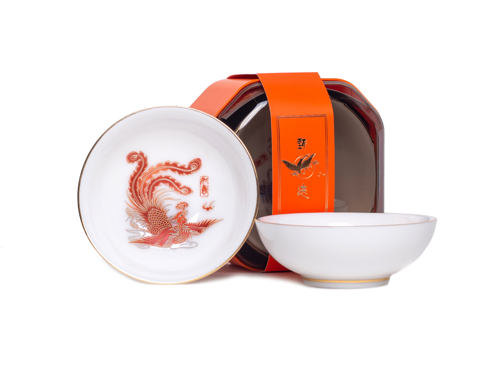 242122.2 Пиала БЕЛЫЙ НЕФРИТ "Чудесный феникс" 90мл. В ПОДАР.КЕЙСЕ, фарфор, белый