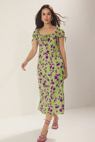 Зеленое однотонное макси-платье TWOSS25EL00662