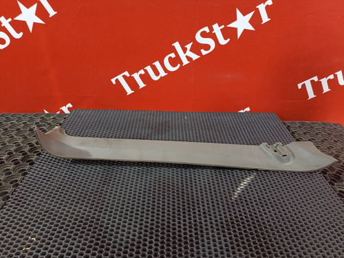 Накладка стойки правой