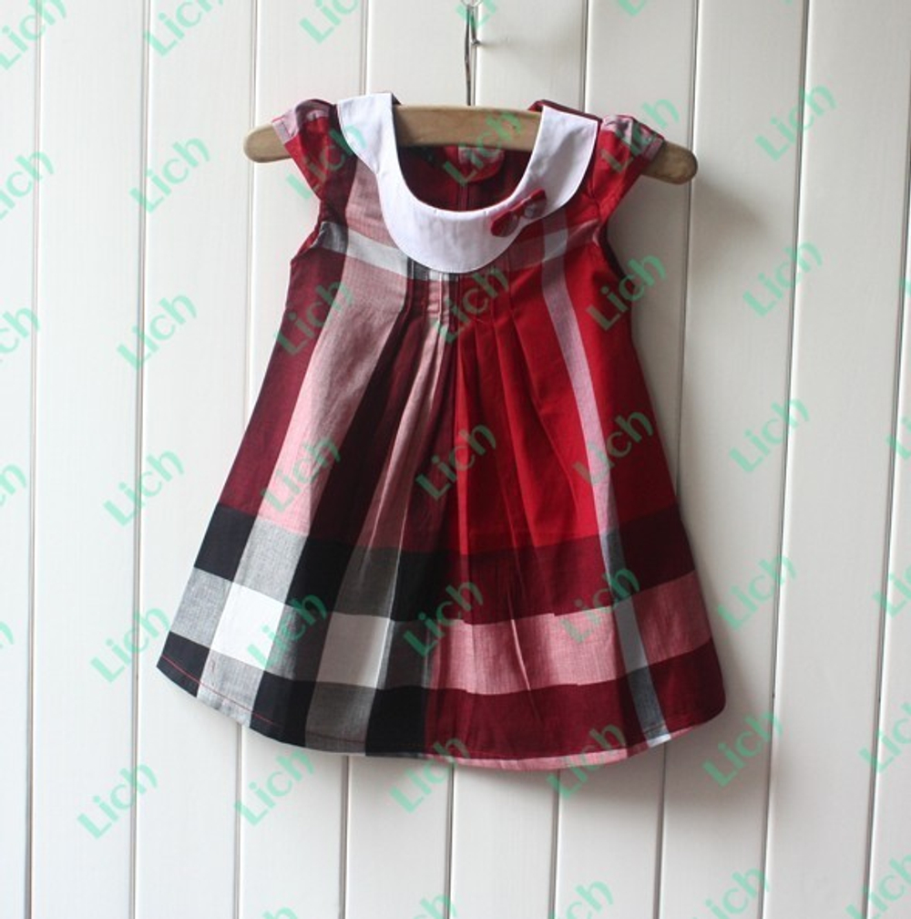 Платье расклешенное с ассиметричным воротничком