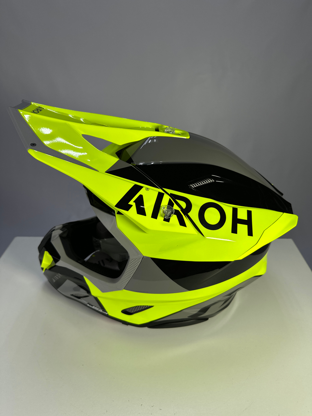 Шлем Airoh TWIST 3 KING Yellow Glossy