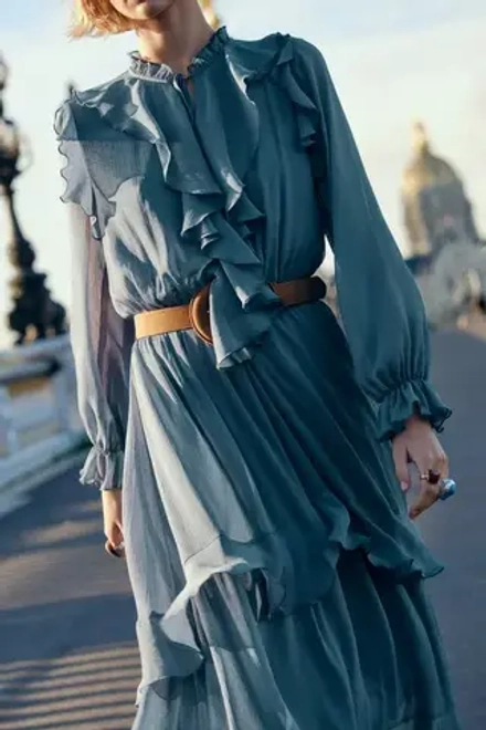 ZARA ДЛИННОЕ ПЛАТЬЕ С ВОЛАНАМИ И РЕМНЕМ, СЕРО-СИНИЙ