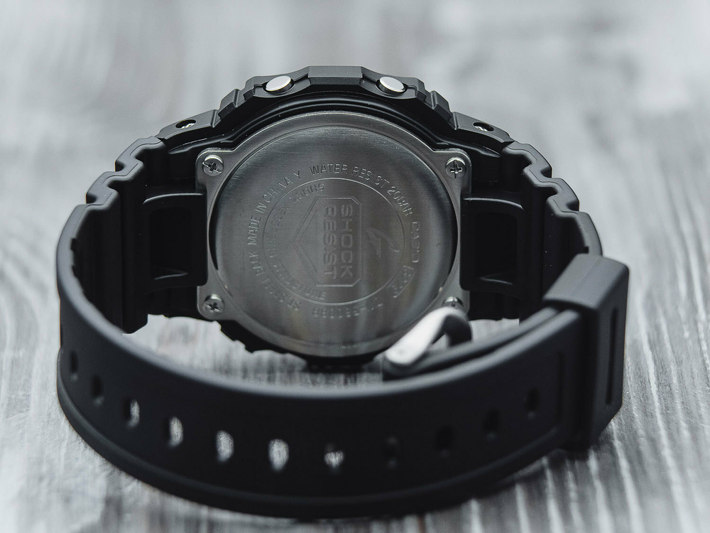 Японские наручные часы Casio G-SHOCK DW-5600BB-1E с хронографом