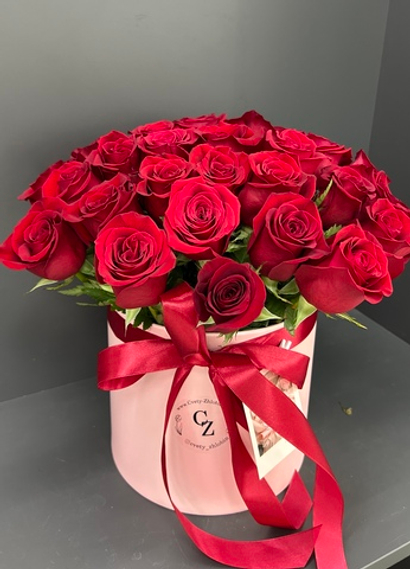 37 роз в коробке