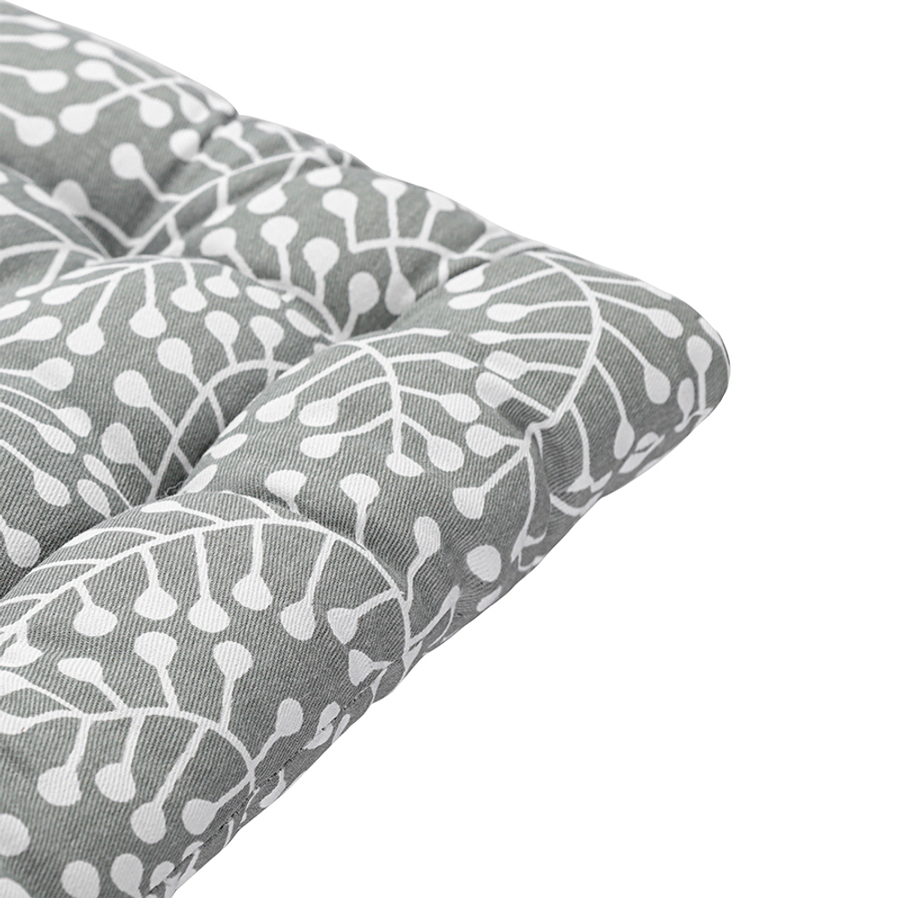 Подушка на стул из хлопка серого цвета с принтом Спелая Смородина из коллекции scandinavian touch, 35х35 см