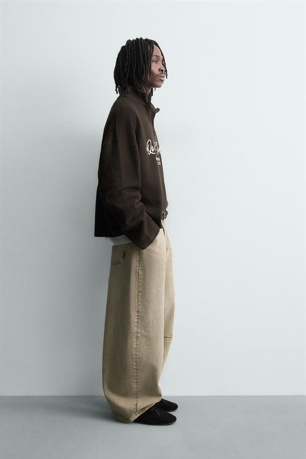 ZARA ТОЛСТОВКА С ПРИНТОМ И ВОРОТНИКОМ НА МОЛНИИ, ШОКОЛАДНО-КОРИЧНЕВЫЙ