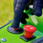 Райдер садовый аккумуляторный с нулевым радиусом разворота Greenworks ZTCS92, 82V, 92 см, с АКБ 8 кВтч (7405407)