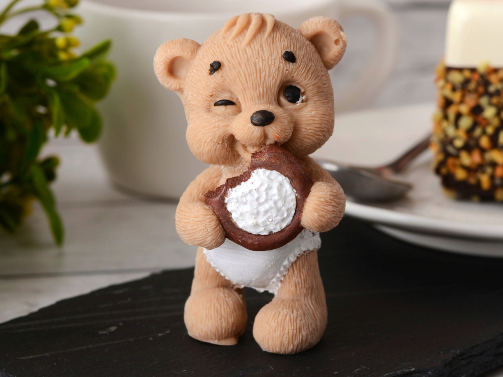 Фигурка на торт из шоколада