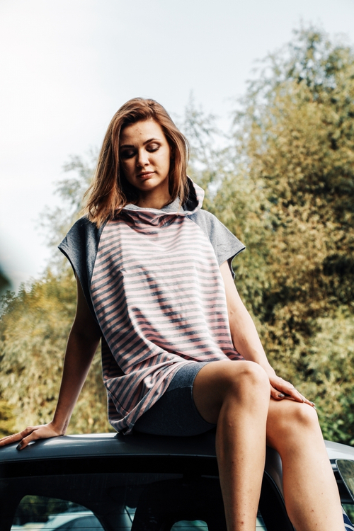 Футболка с капюшоном женская