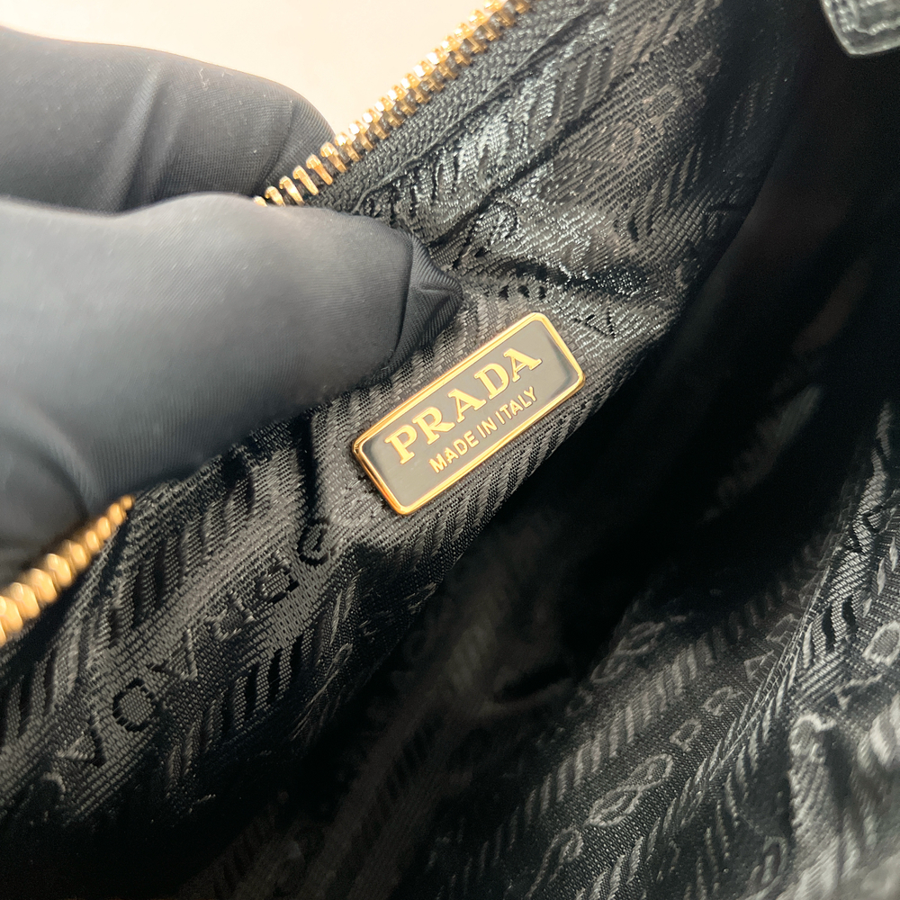 Prada Re-Edition 2005 Saffiano