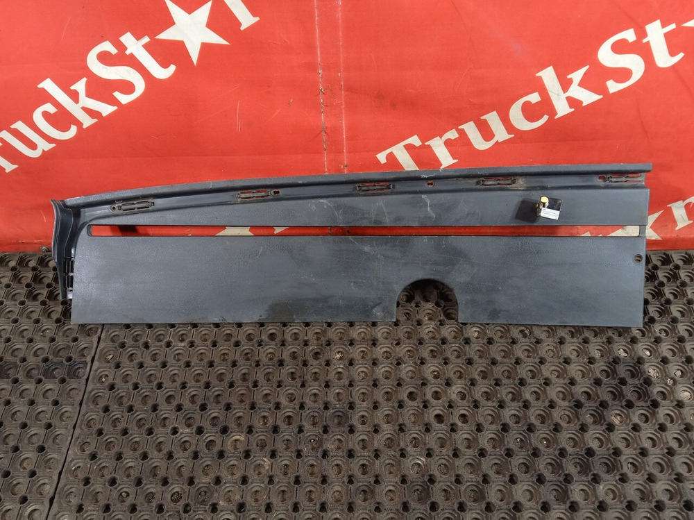 Накладка солнцезащитной шторки правая