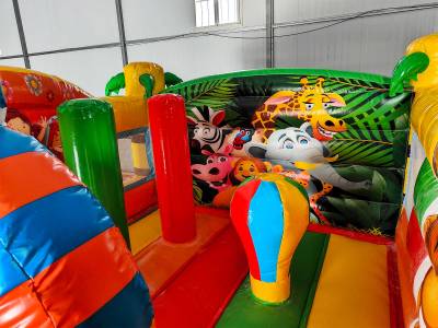 Коммерческий надувной батут «Сафари-экскурсия 2» 4x3.5x2,5 м