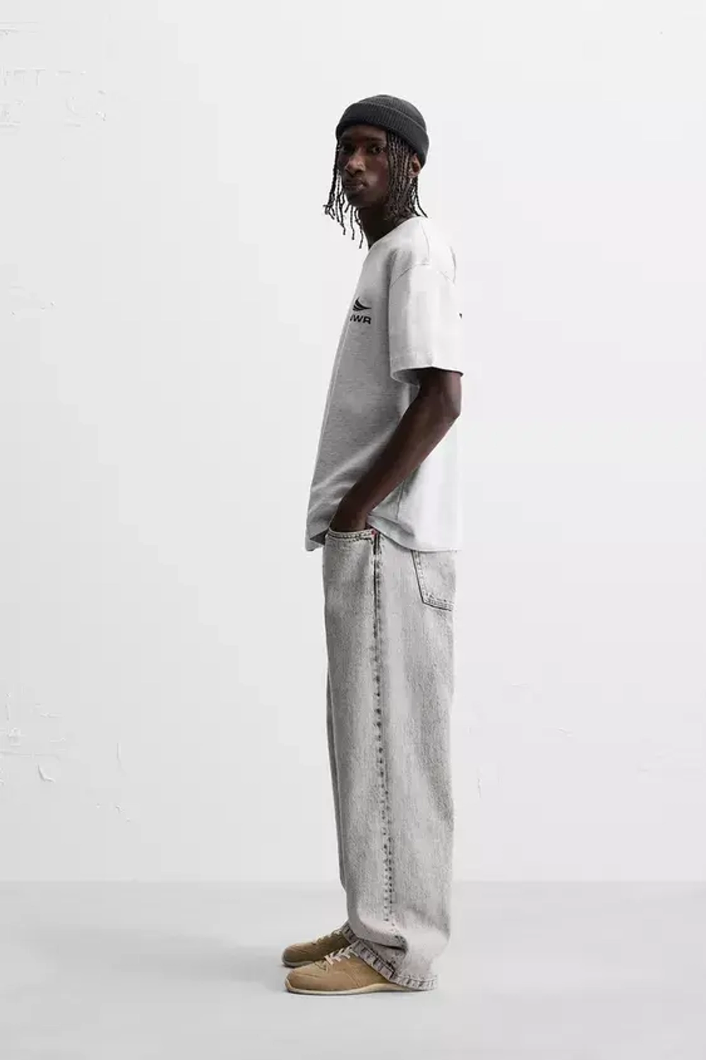 ZARA ФУТБОЛКА С КОНТРАСТНЫМ ПРИНТОМ, СЕРЫЙ С МЕЛАНЖЕВЫМ ЭФФЕКТОМ