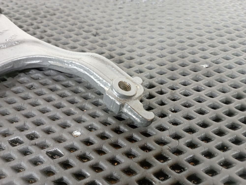 Кронштейн подножки правой 2020г.