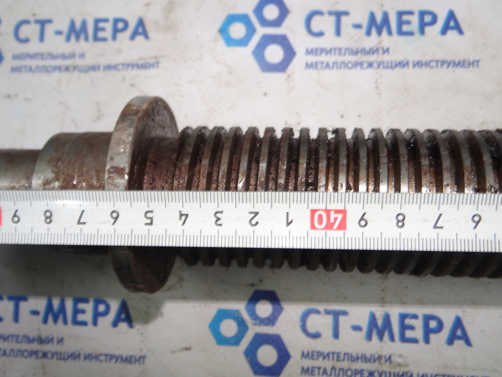 Винт подъема стола (ходовой винт) для фрезерного станка 660мм Tr 50х6