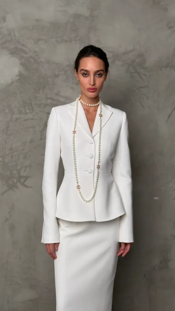 Жакет с воротником и баской