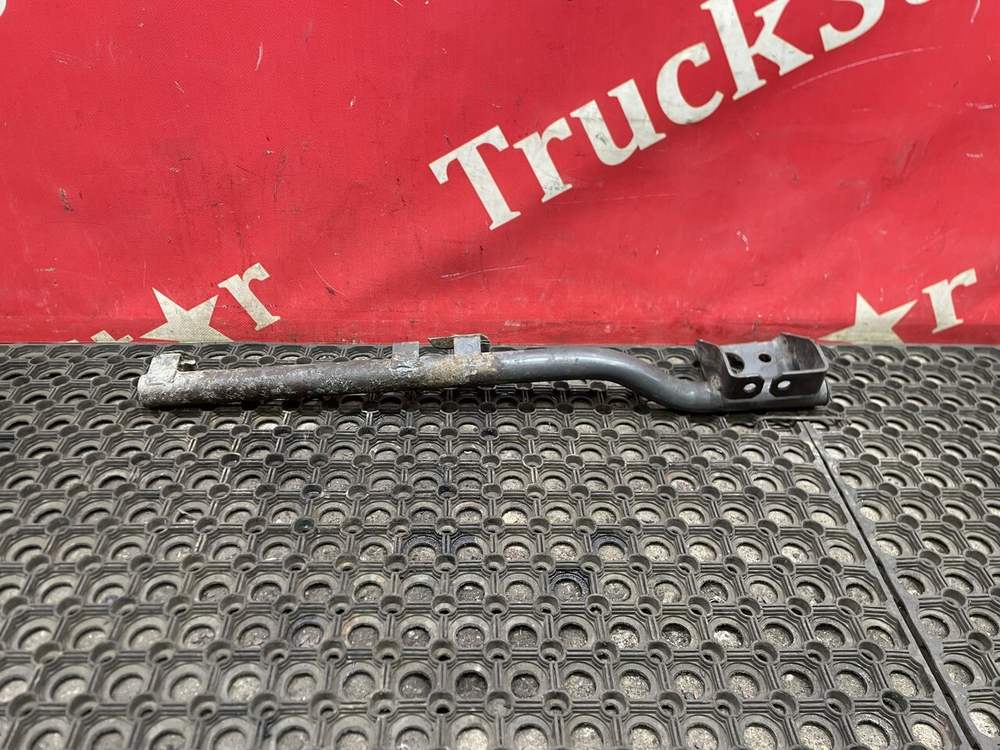 Кронштейн крыла переднего правого