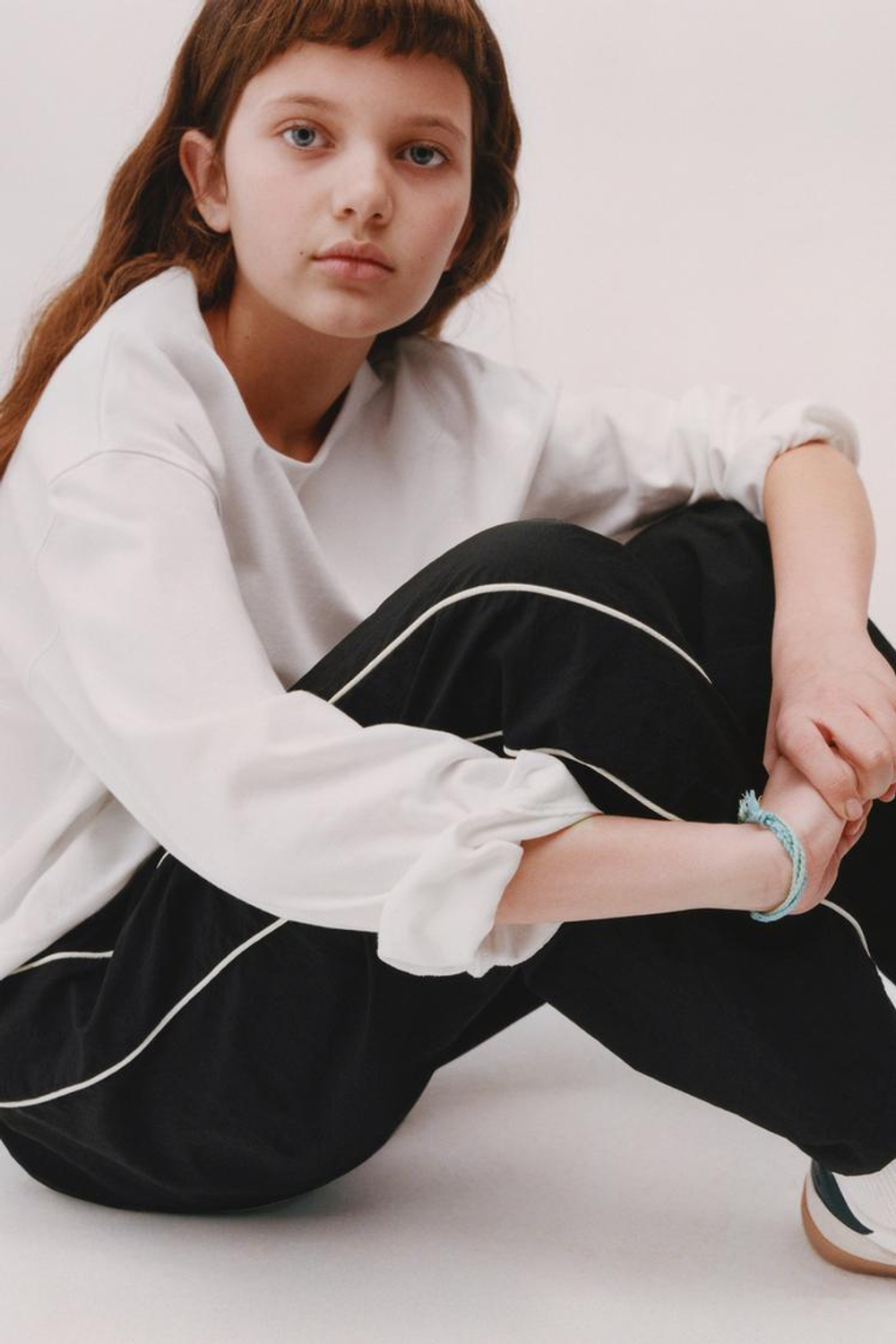 ZARA БРЮКИ-ДЖОГГЕРЫ ИЗ ВЫСОКОТЕХНОЛОГИЧНОЙ ТКАНИ С БАНТАМИ, ЧЕРНЫЙ