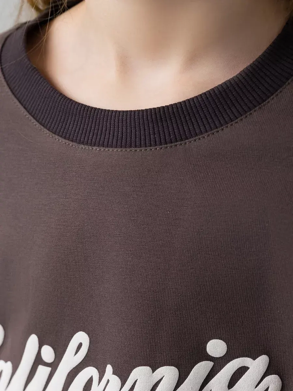 Спортивный костюм для девочки на весну с леггинсами