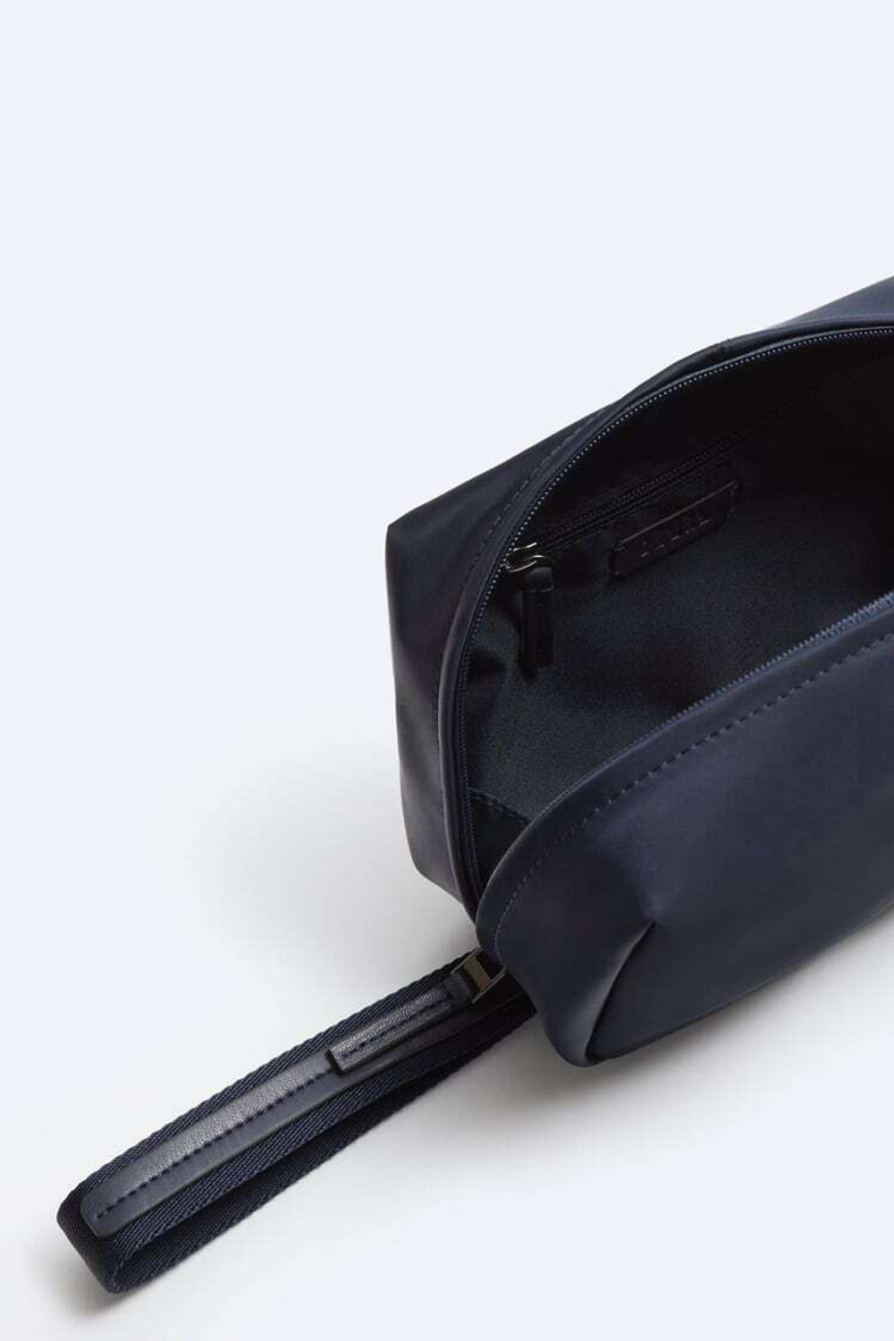 ZARA НЕСЕССЕР ИЗ НЕЙЛОНА, СИНИЙ