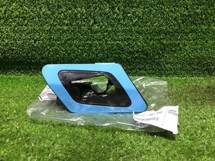 Стакан форсунки омывателя правый BMW 5er G30 (2017-2020)