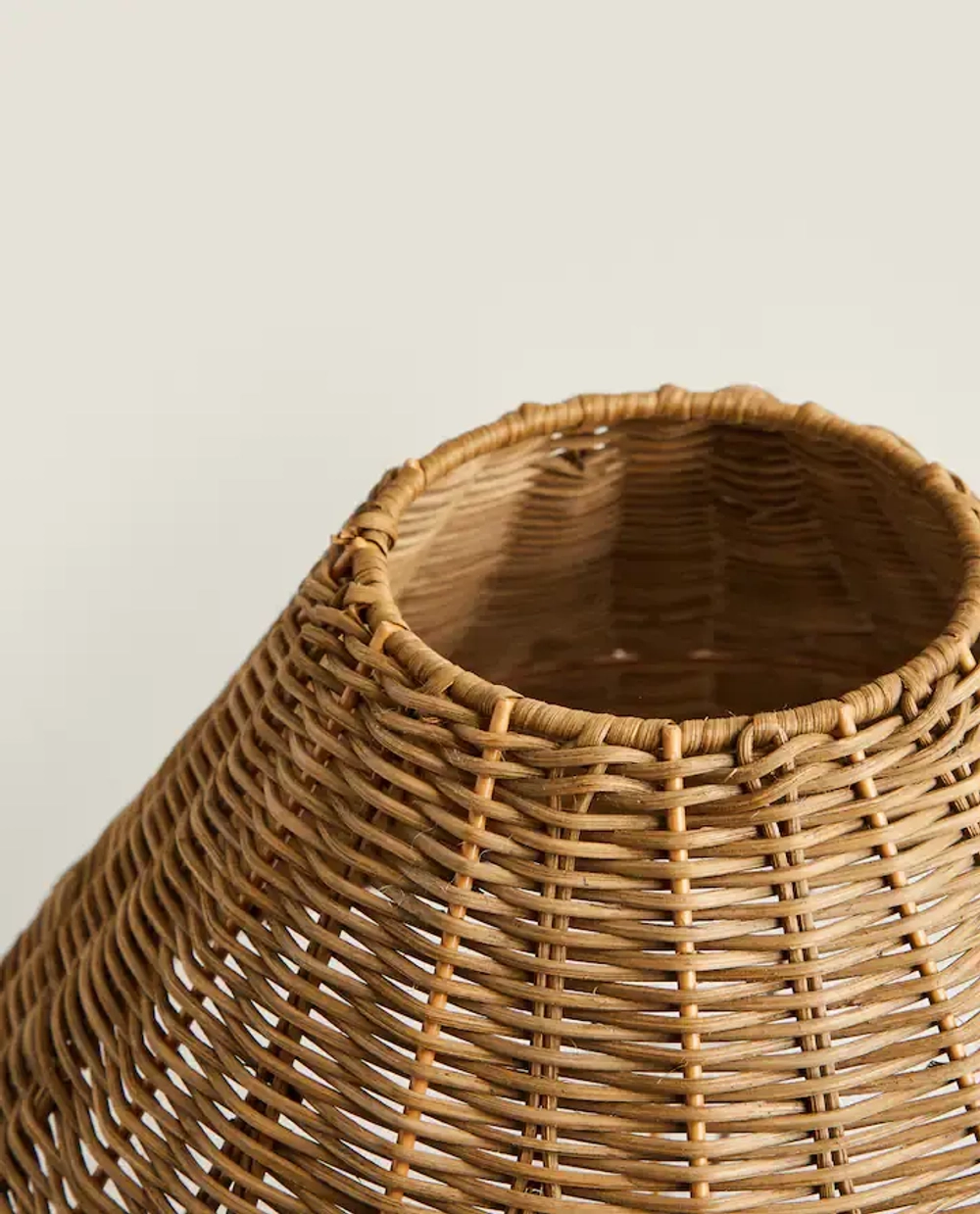 ZARA HOME НАСТОЛЬНАЯ ЛАМПА ИЗ РОТАНГА