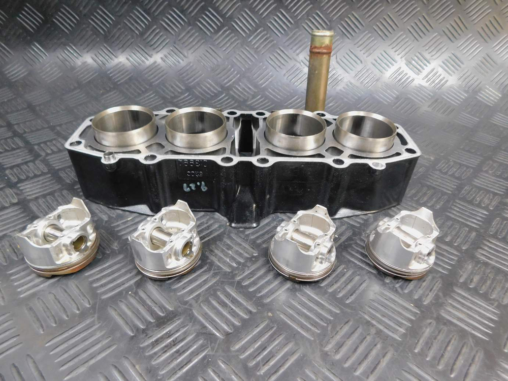 Головка блока цилиндров Kawasaki ZZR 400 98 052980