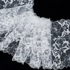 Вышивка на сетке молочная 24 см