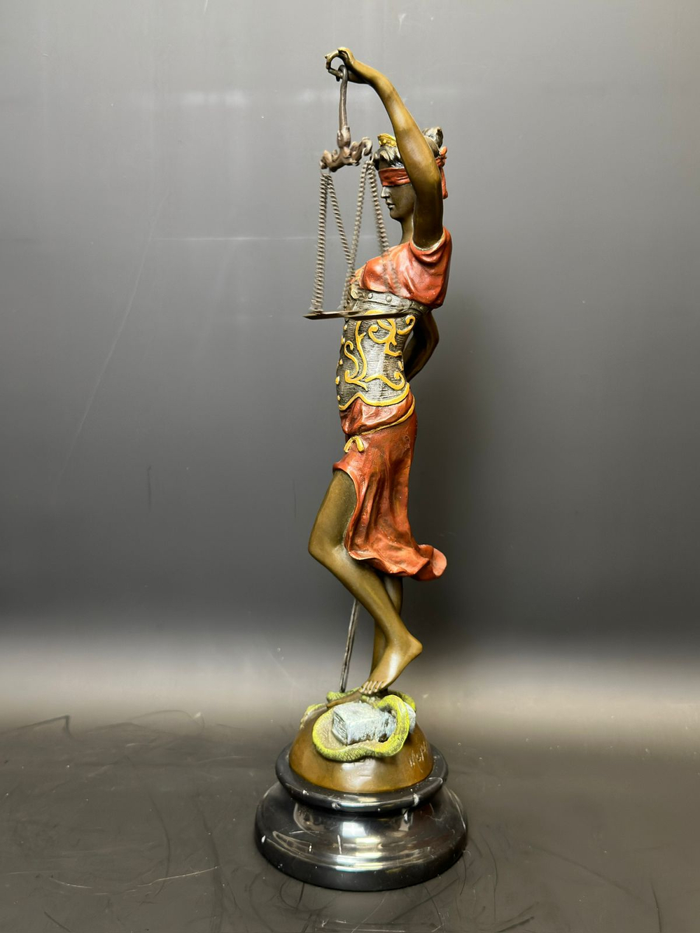 Бронзовая скульптура «Фемида — Богиня правосудия»