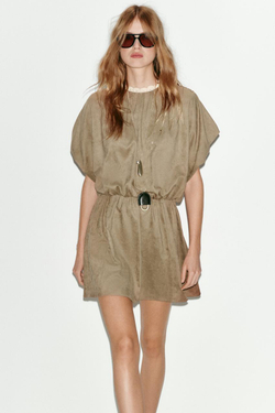 ZARA КОРОТКОЕ ПЛАТЬЕ ИЗ ИСКУССТВЕННОЙ ЗАМШИ, РЫЖЕВАТО-КОРИЧНЕВЫЙ