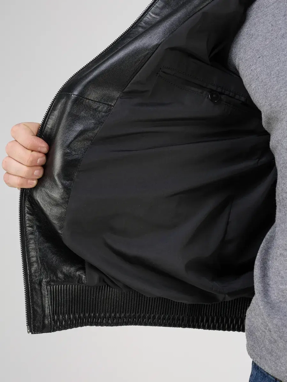 Куртка кожаная натуральная с капюшоном