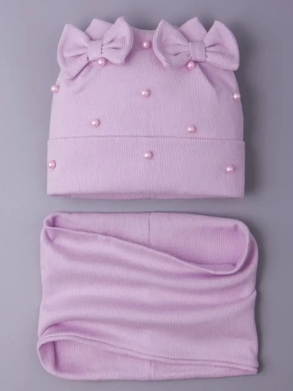 Шапка для девочки на осень с бусинами и снуд