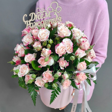 Композиция с кустовыми розами сорта "Reflex"