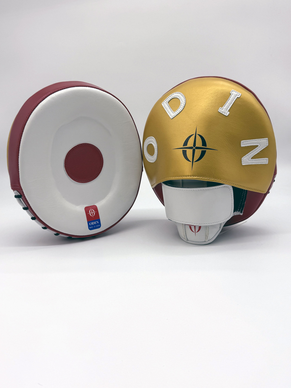 Лапы тренерские ODIN  WOLON белые с золотым