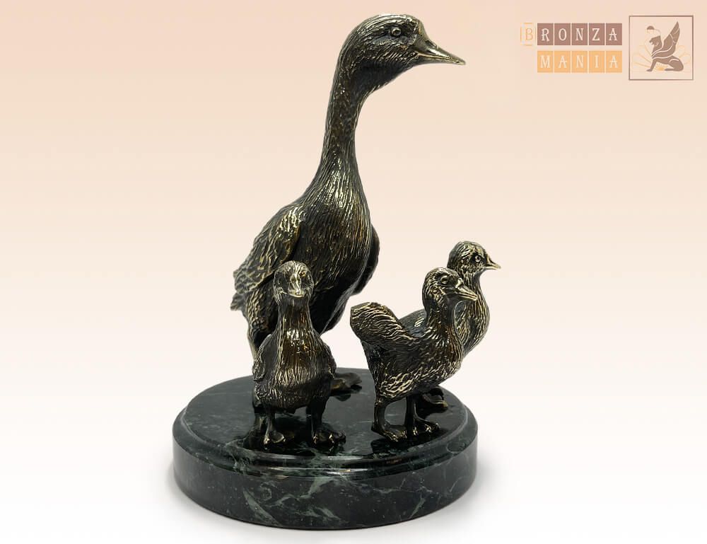 фигурка Гусыня с гусятами