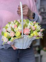 корзина с 55 тюльпанами из мыла