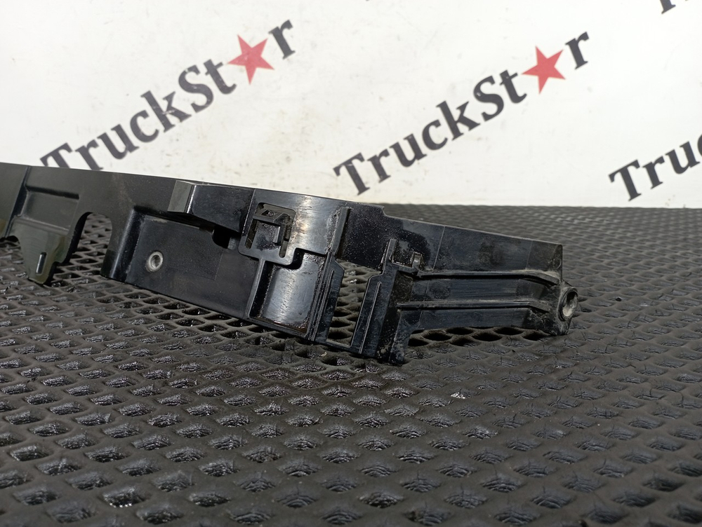 Накладка стеклоочистителя левая