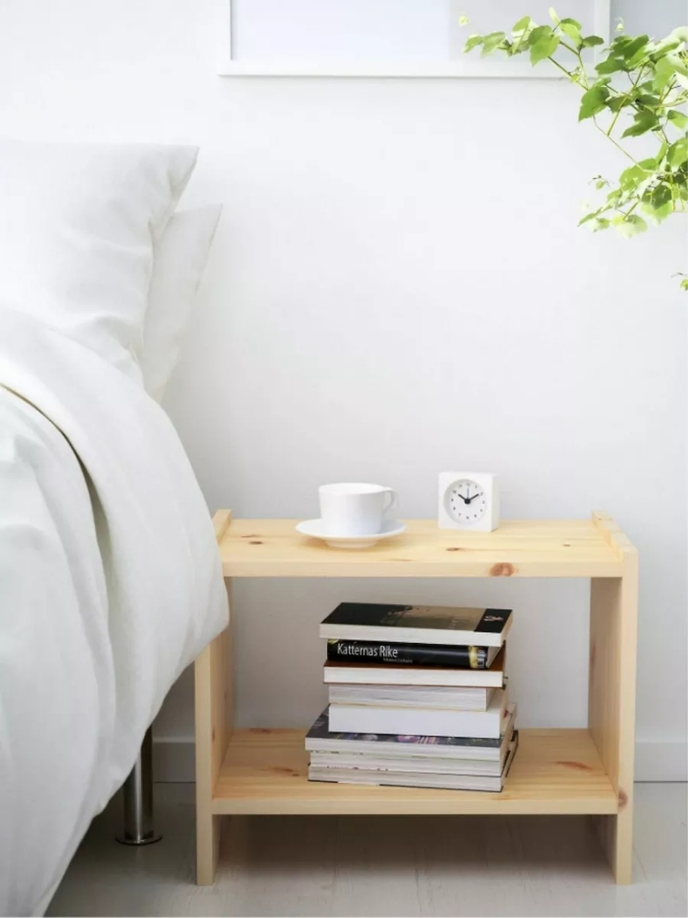 Прикроватная тумба Раст из сосны с полкой, 52х30х40 см, на ножках, в натуральной отделке