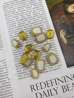 Пуговицы золотистые с белой эмалью Винтаж