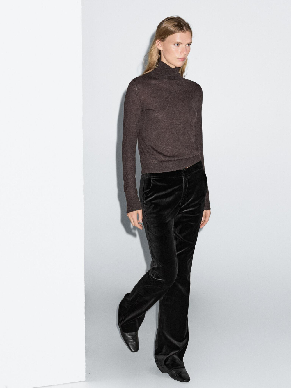 Massimo Dutti Расклешенные бархатные брюки, черный