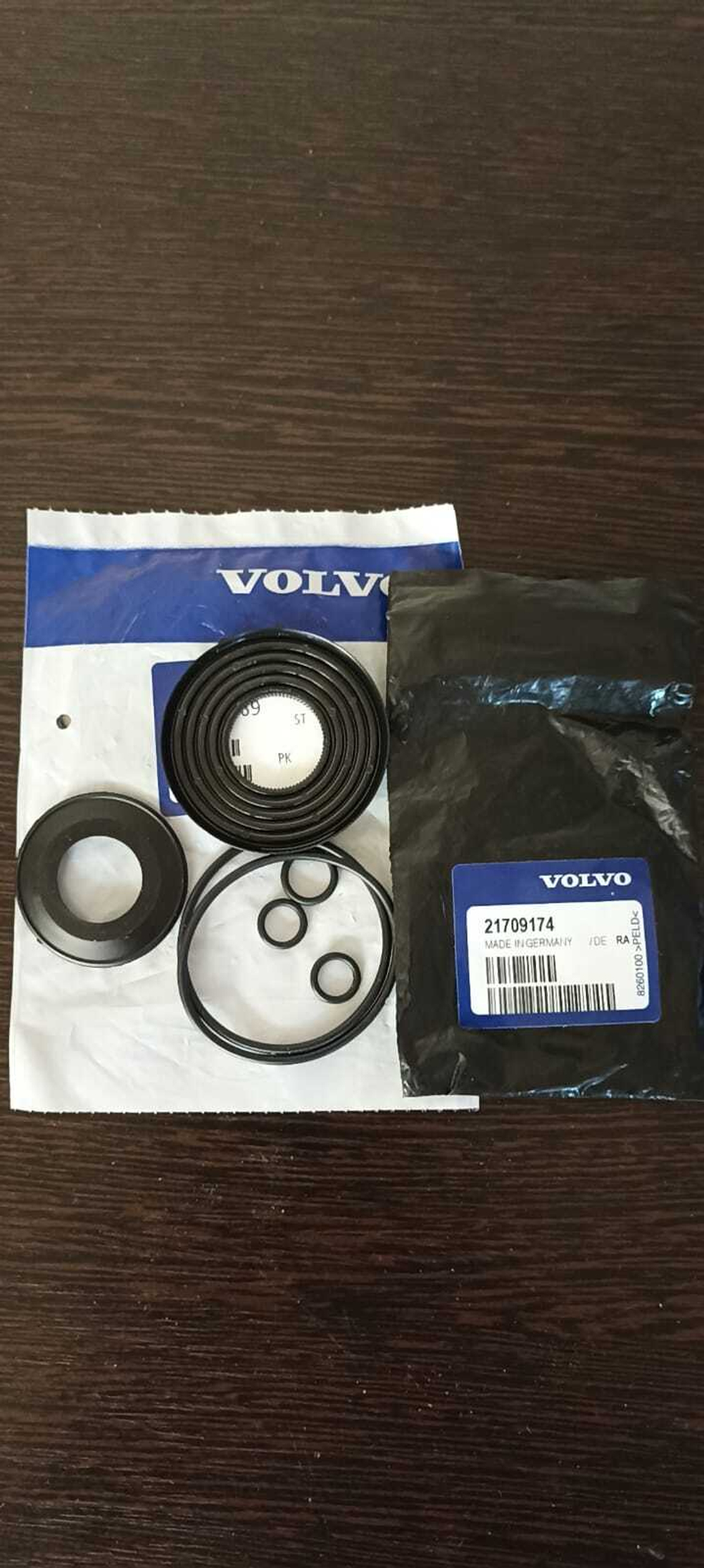 21709174 Комплект уплотнений ГУРа  VOLVO FH4