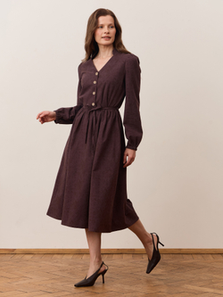 Платье с воротником стойкой